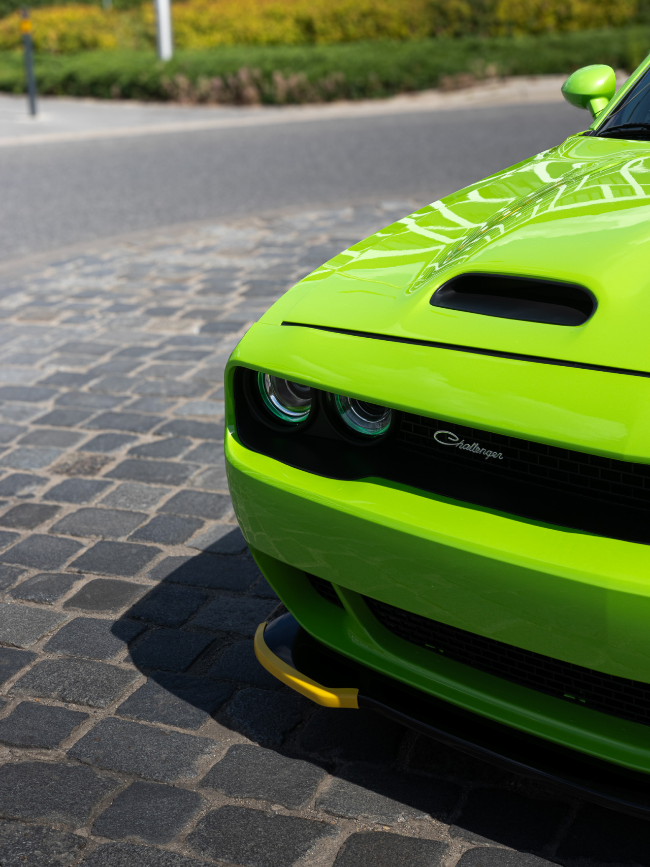 Detal zielonego Dodge'a Challengera