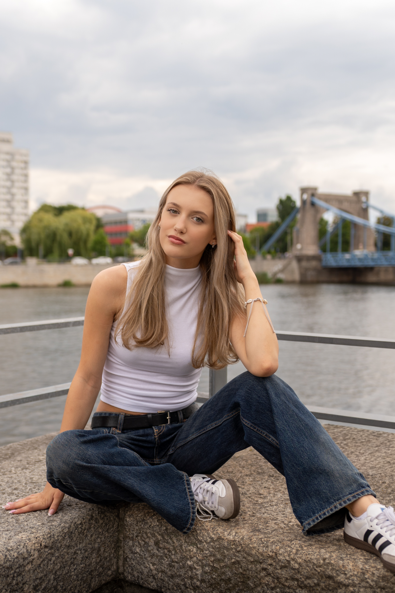 Portret kobiety nad Odrą